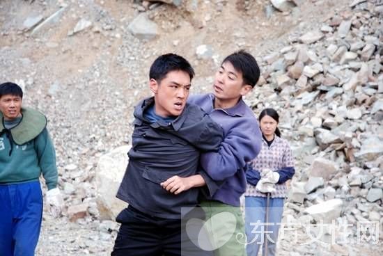 保剑锋老婆竟是她 保剑锋为子办生日宴会照片曝光