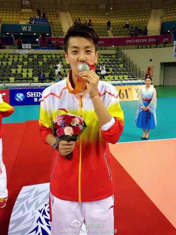 张晓雅微博资料曝光 网友赞张晓雅比型男还要型