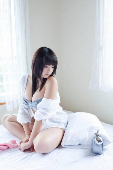 日本巨胸女星筱崎爱床上写真 筱崎爱大尺度种子