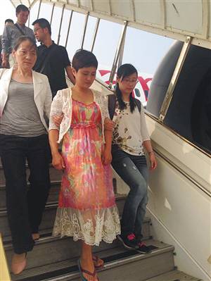 浙江永康美女老板帮弟弟还赌债惹诈骗罪 出逃非洲终被捕