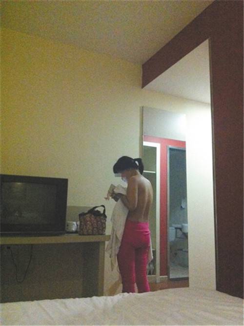 揭秘人乳交易内幕 成人奶妈提供性服务