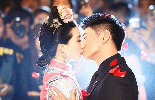 刘诗诗吴奇隆婚纱照曝光 搞怪甜蜜唯美十足