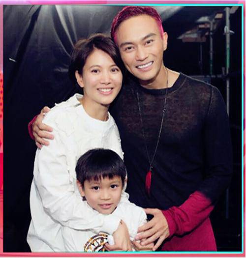 张智霖袁咏仪台前秀恩爱 据说是假的