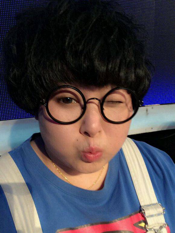 非诚勿扰余燕家庭背景曝光 台上一举抱起宁财神