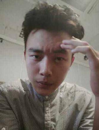 朱翰墨微博晒女友照片 揭朱翰墨家庭背景