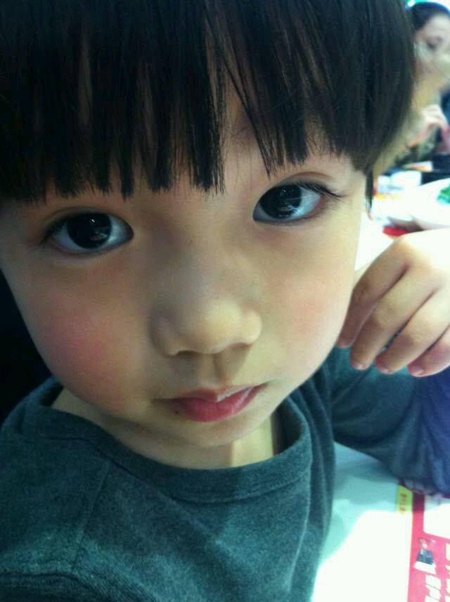 叶子宇和鹿晗对比照 叶子宇快乐大本营人气极高