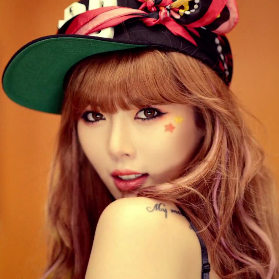 揭张贤胜金泫雅私下真实关系 翘臀被摸动作暧昧