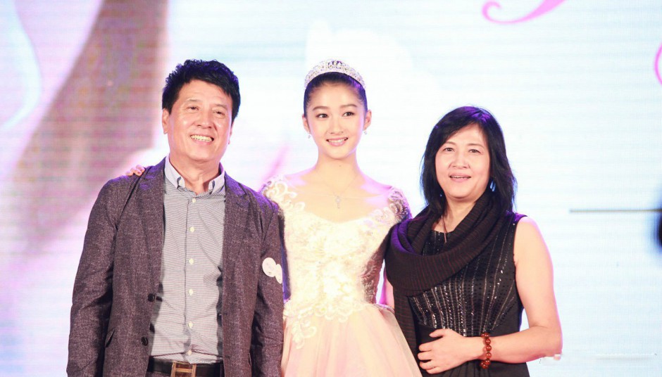  小倾城 家庭背景曝光 艺术世家4岁半就出道