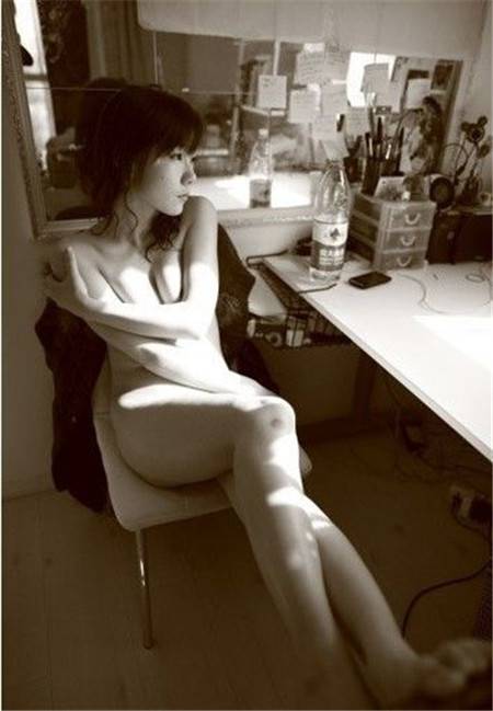 网络红人苏紫紫全裸图片 赤身露体接受采访