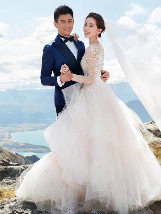 刘诗诗吴奇隆婚纱照曝光 搞怪甜蜜唯美十足