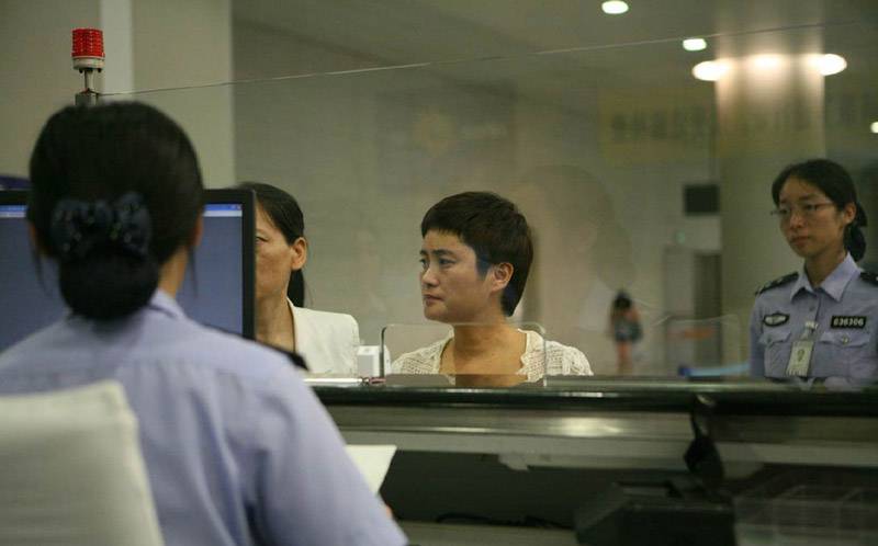 浙江永康美女老板帮弟弟还赌债惹诈骗罪 出逃非洲终被捕