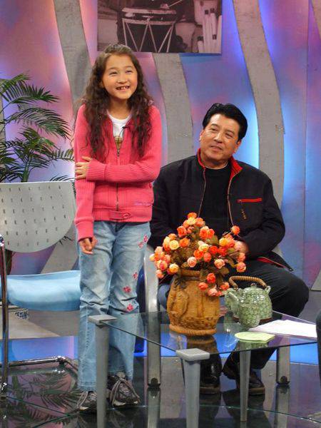  小倾城 家庭背景曝光 艺术世家4岁半就出道