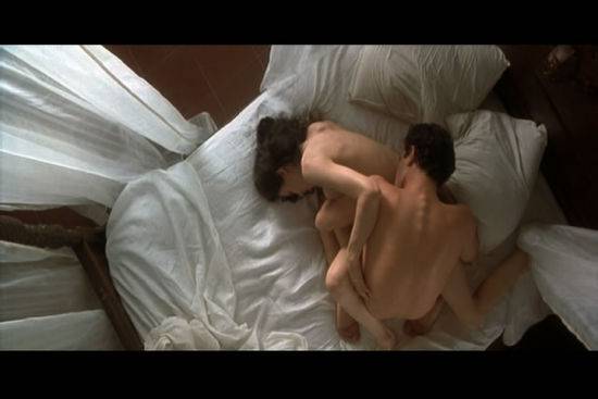 盘点拍激情戏受伤的女星 杨幂鼻子受伤血流不止