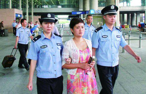 浙江永康美女老板帮弟弟还赌债惹诈骗罪 出逃非洲终被捕