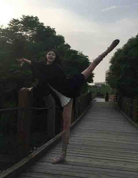 cba宝贝郝琳微博晒花式一字马动作 令网友咋舌