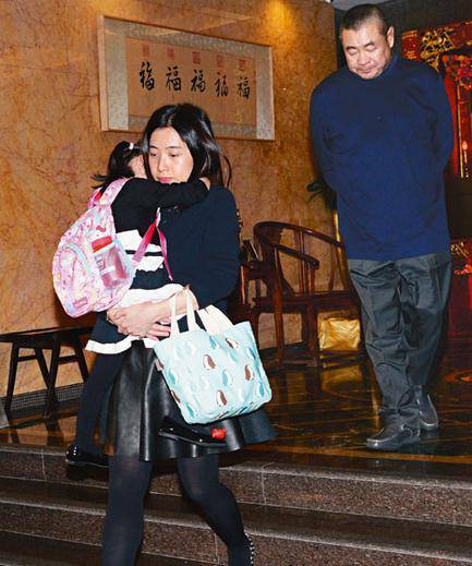 陈凯韵甘比从娱记到富豪太太 揭秘甘比身份背景