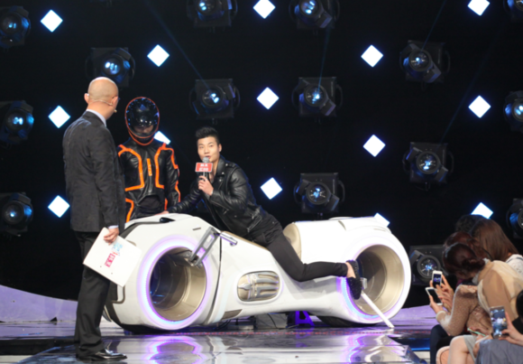 揭《非诚勿扰》钢铁侠于冰背景 女嘉宾纷纷示爱