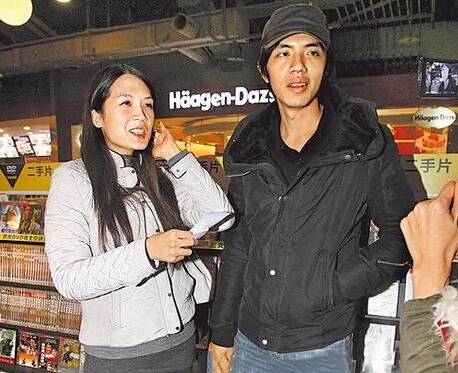 配乐师王希文倒插门 与连战爱女连咏心密会