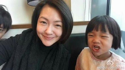 小S儿时旧照曝光 许老三与小S儿时模样十分相像