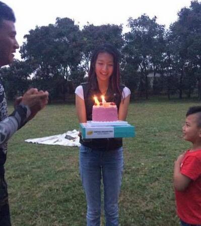 胡军与14岁女儿胡九九亲吻 胡九九个人资料简介