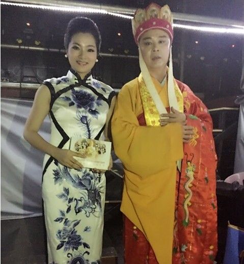演员徐少华近况 徐少华再扮唐僧与女主播合影