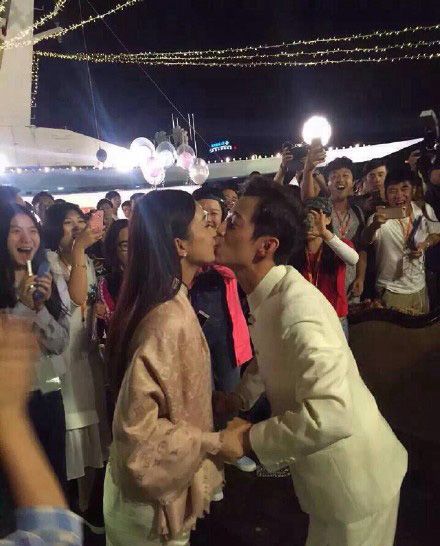 电视剧花千骨大结局是什幺 赵丽颖与何炅亲吻