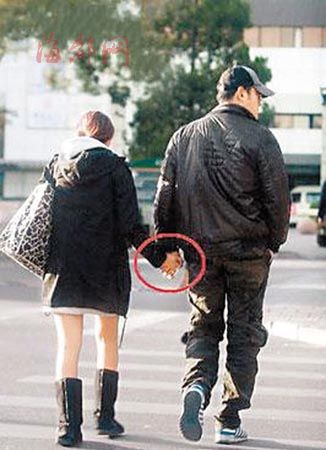 伊能静牵手门怎幺回事 伊能静点赞 牵手门 黄维德