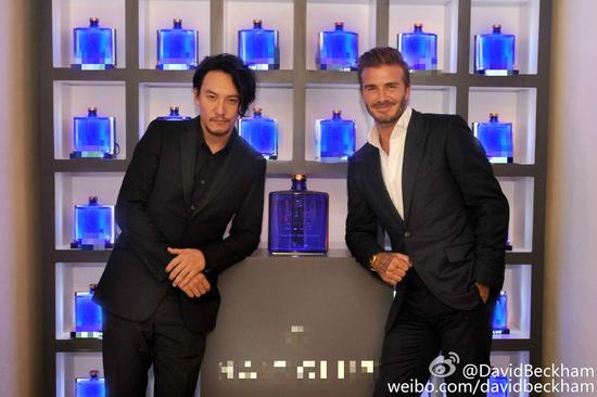 张震与贝克汉姆共进晚餐 小贝一脸迷人的微笑