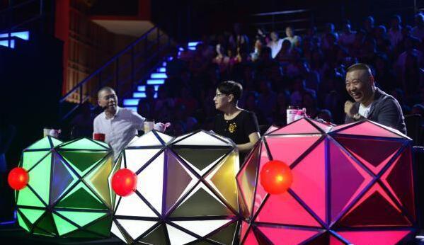 冯小刚否认炮轰观众 老搭档宋丹丹仗义执言