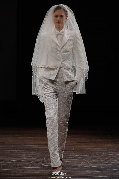 穿它们还真需要勇气 2016最新春夏婚纱发布