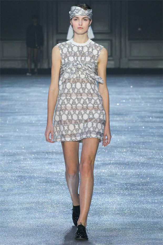 Moncler Gamme Rouge 2015春夏女装流行发布