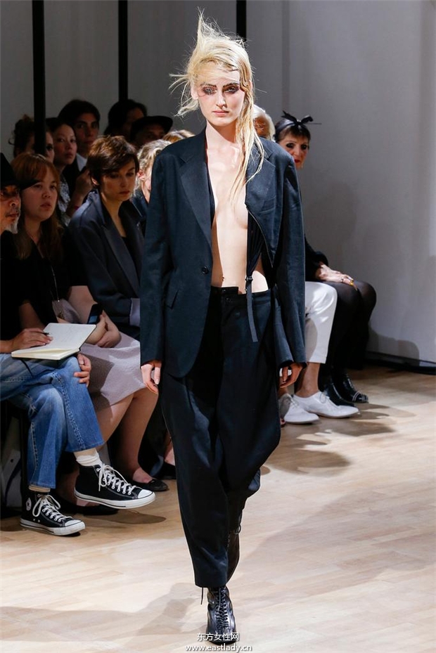 Yohji Yamamoto 2015春夏女装流行发布