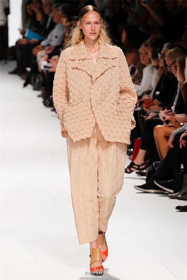 Issey Miyake 2015春夏女装流行发布