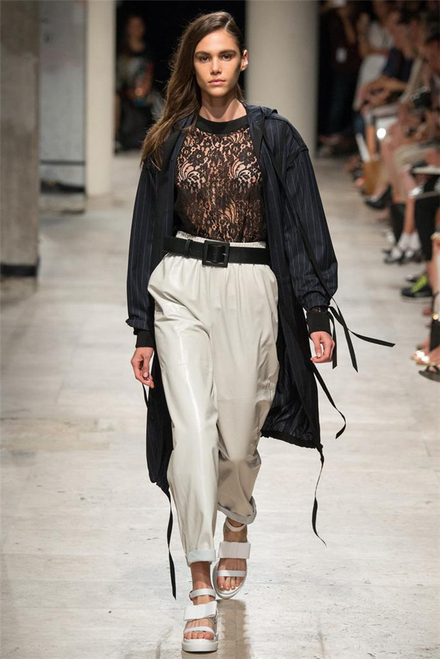 Maxime Simoens 2015春夏女装流行发布