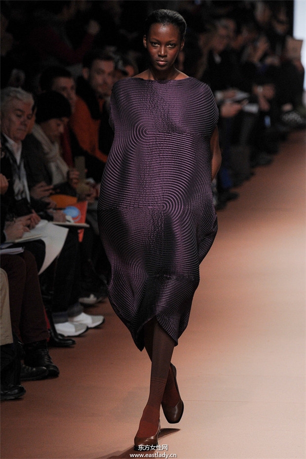 Issey Miyake巴黎时装周2014秋冬新品发布
