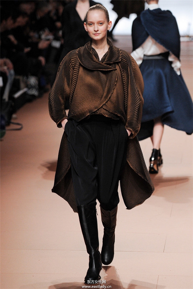 Issey Miyake巴黎时装周2014秋冬新品发布
