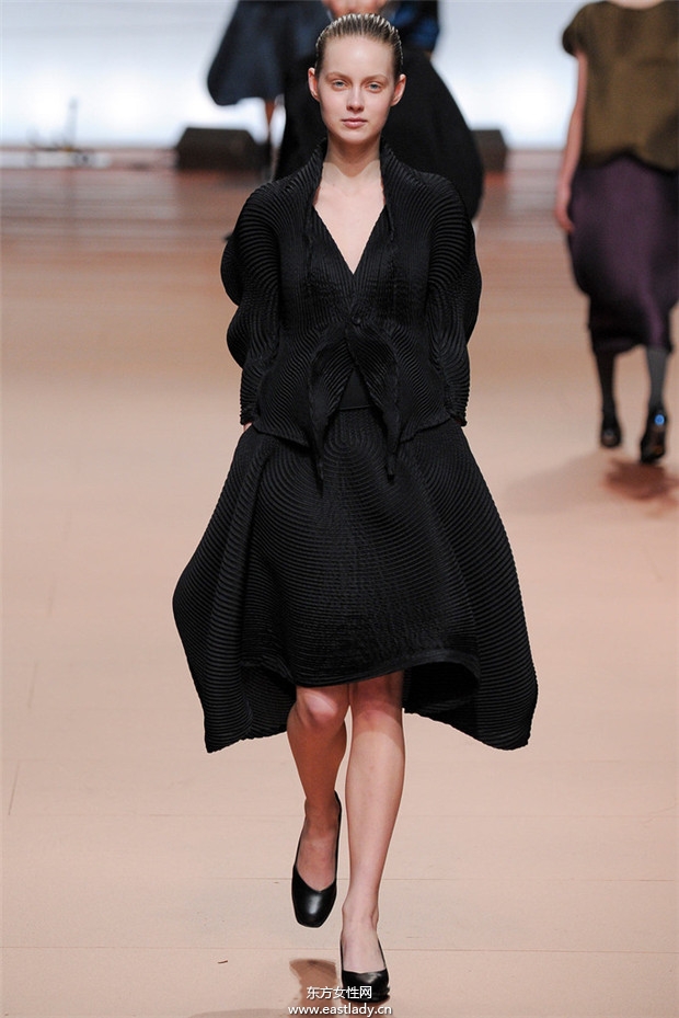 Issey Miyake巴黎时装周2014秋冬新品发布