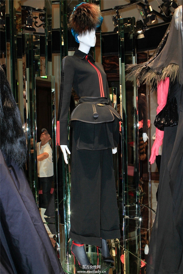 艾尔萨夏帕瑞丽(Elsa Schiaparelli)2013秋冬服装新品发布