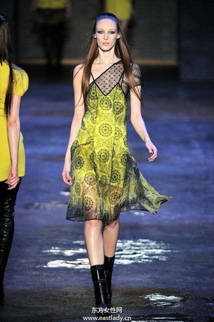 prada新品发布印花元素成主题