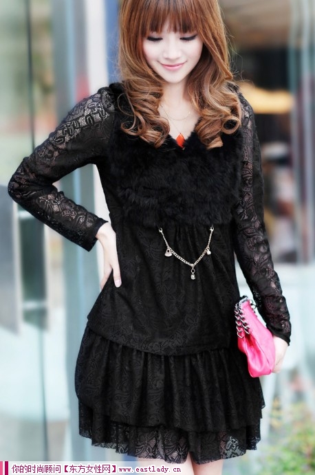 2012V领蕾丝花边连衣裙 秋冬季节也能穿出甜美小性感