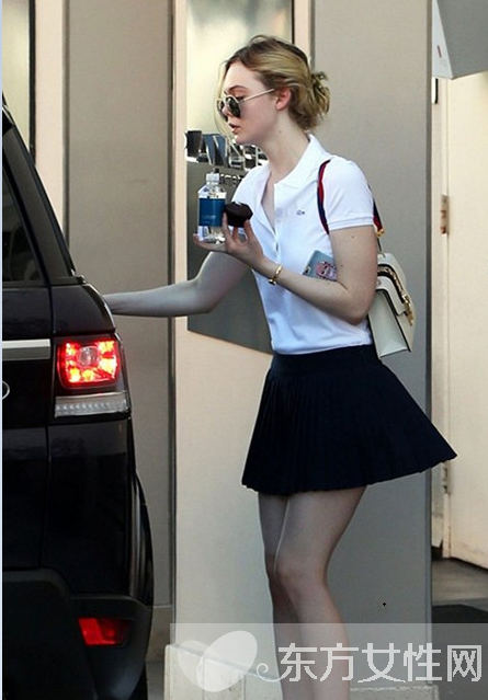 学院风潮搭尽显时尚感 趁着开学季来玩一把装嫩风