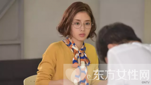 石原里美教你只用一条丝巾就能搭配潮流