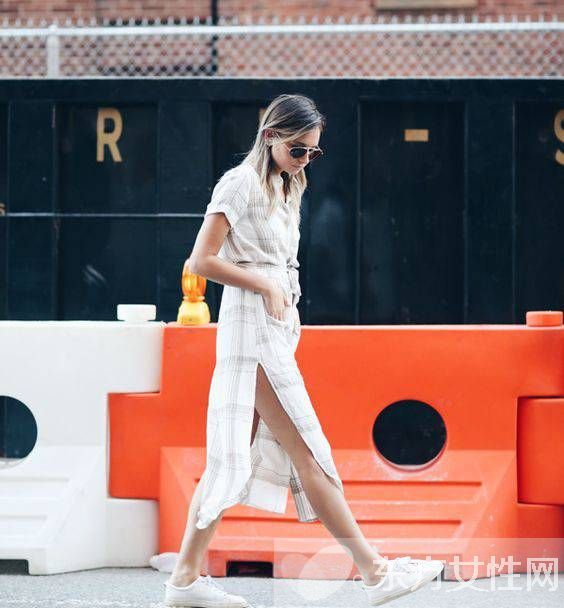 帆布鞋怎么搭配最显时尚 不同元素穿搭方法推荐