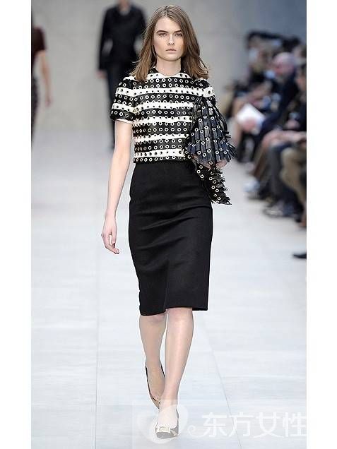 t台模特示范OL风格服装穿搭术 教你轻松打造职场时尚达人