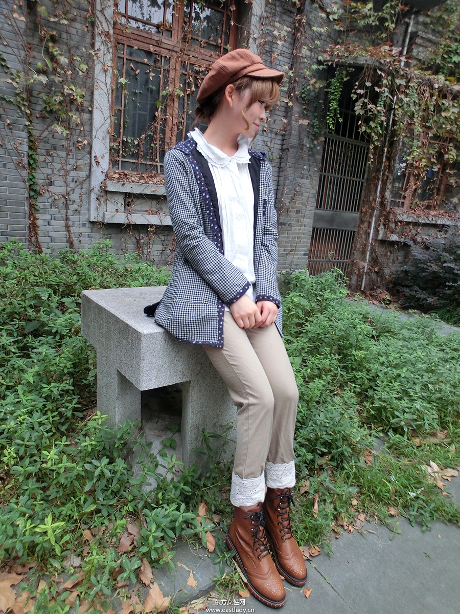 卡其色裤子配什么颜色上衣 轻松穿出你的不同