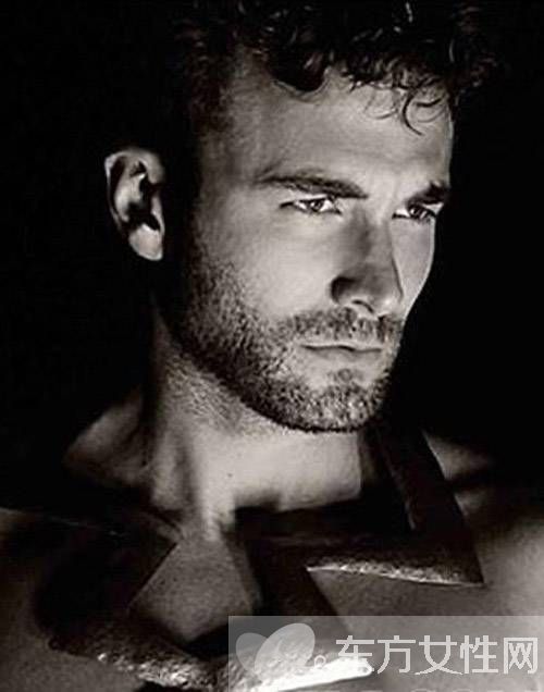 老佛爷后宫男宠都是90后 未来男神的接班人