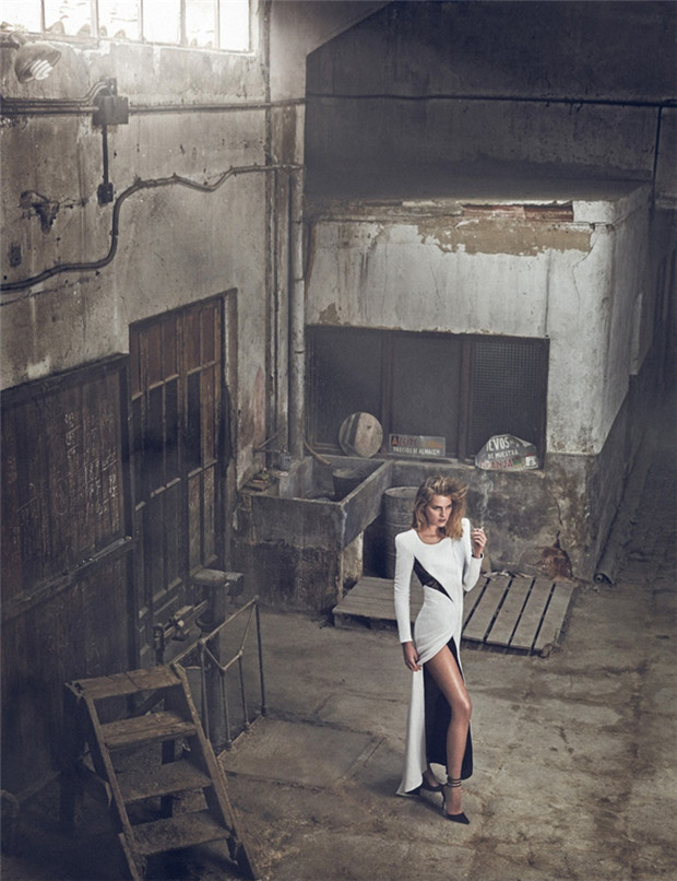 Michaela Hlavackova《Elle》2014年12月西班牙版