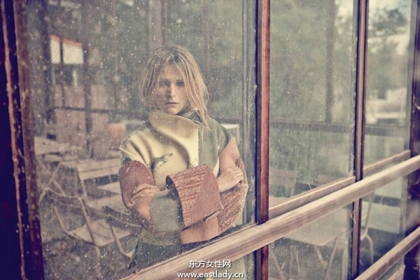 Carmen Kass登《Vogue》旅游专刊 跟大自然来次亲密接触