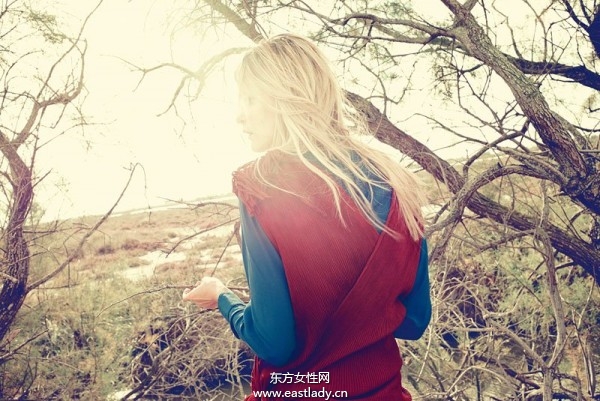 Carmen Kass登《Vogue》旅游专刊 跟大自然来次亲密接触