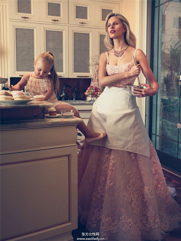 Karolina Kurkova《Tatler》2014年5月俄罗斯版